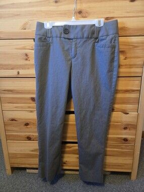BANANA REPUBLIC Women's Gray Cropped Dress Pants. Size 10.